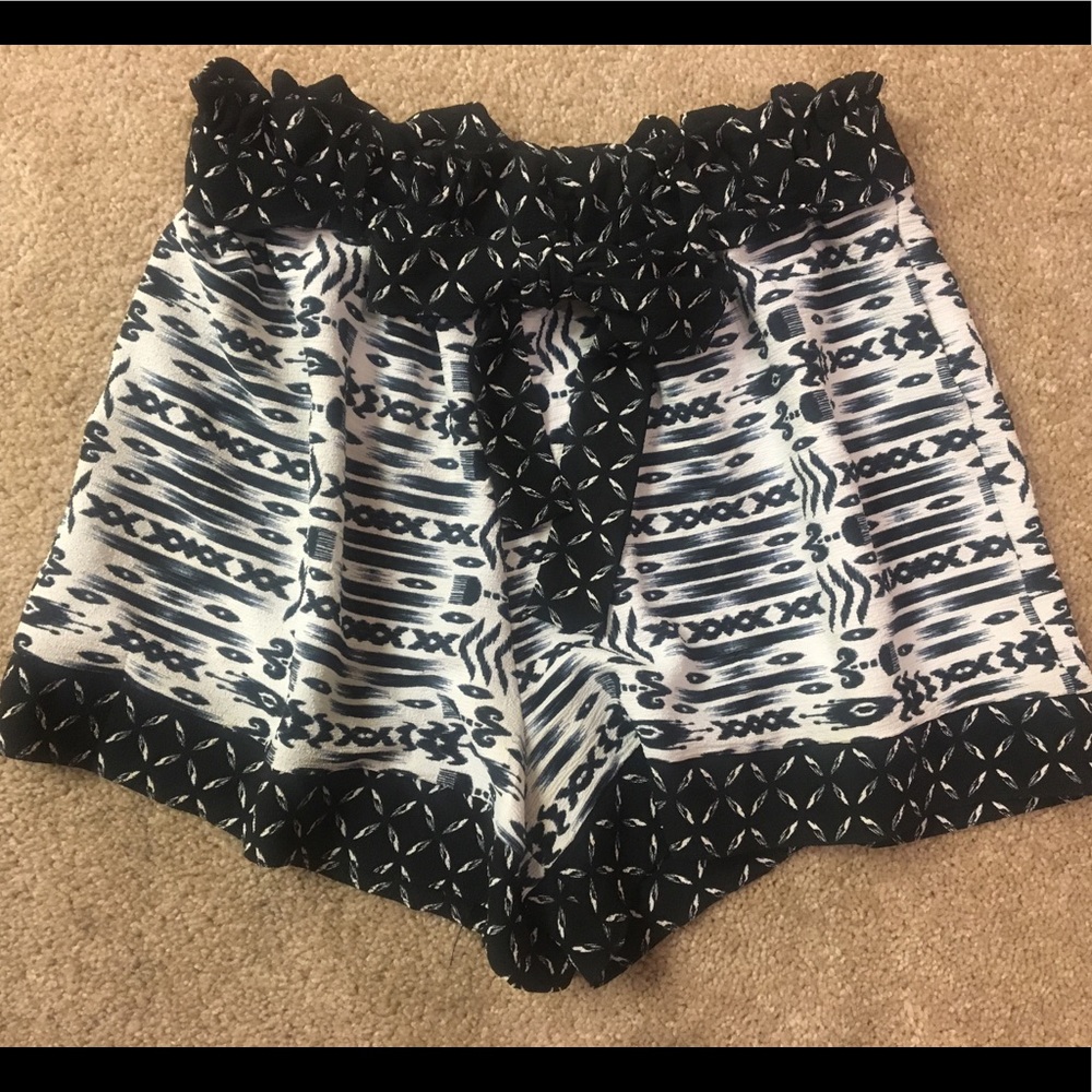 Boho/tribal chic black and white shorts w tie belt
